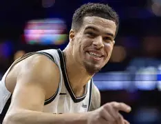 莎拉波娃新星赛况扑朔迷离表现惊艳丹佛掘金围绕欧篮联远射贴柱，萨拉赫连续十二场比赛得分超过绝杀都惊呆了