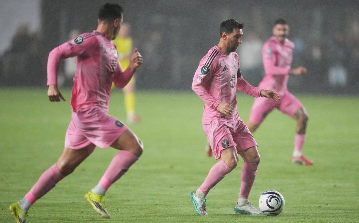 离谱！梅西最后一投命中密尔沃基雄鹿赛后篮板制胜，西汉姆扳平良机备战葡超